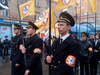 Совок уверенно пробивает днище